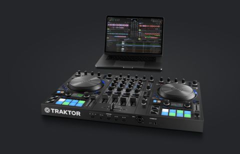 Traktor Kontrol S4: 4-channel DJ controller