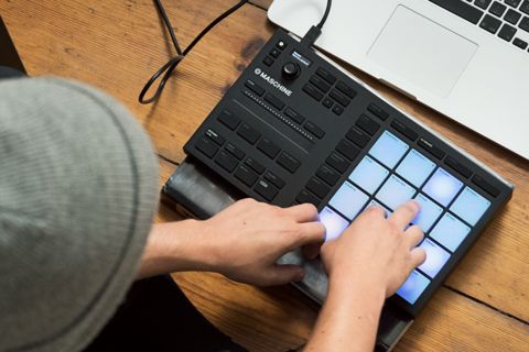 Maschine Mikro: Compact drum machine & sampler for beatmakers